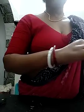 Hot-Tinaa Adlı Modelin Canlı XXX Sohbeti