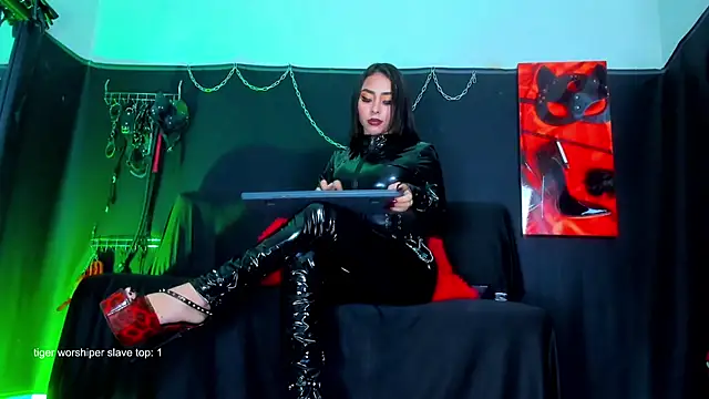 KaramStone Chat XXX live