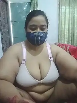 momo_loves' Live XXX Chat