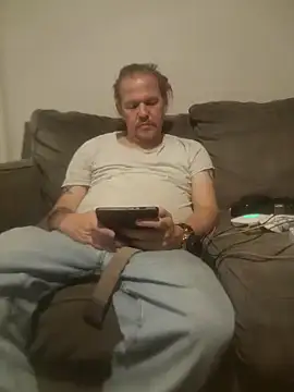 Pokazy przed kamerką – yourMasterisBored