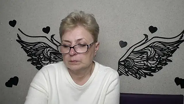 EmiliaGree Chat XXX live