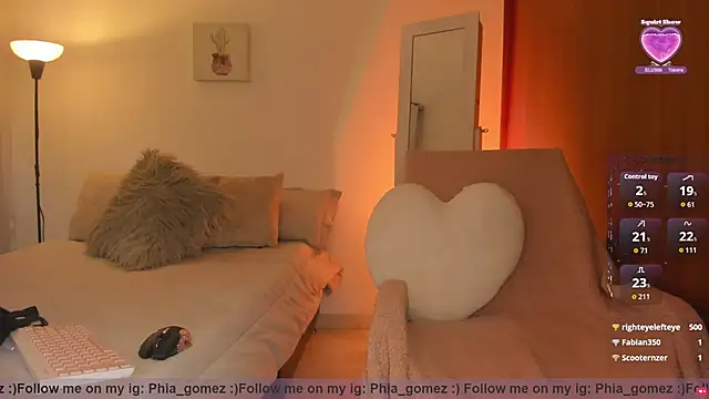 whitneyhot's Live XXX Chat