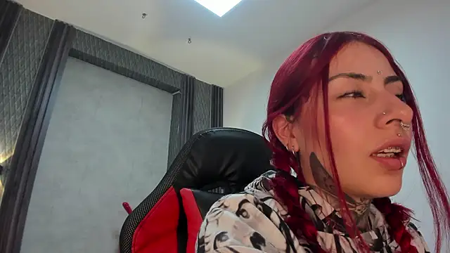 selene_red_n Live XXX chat