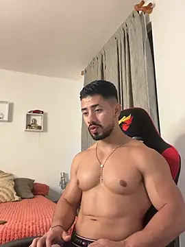 Ezzio_Scolaro Chat XXX live