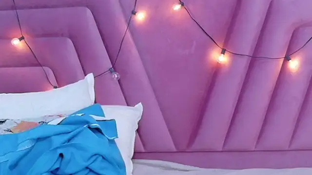 EbonyCoWorker Show in webcam