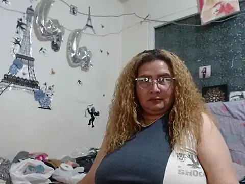 Perla1981-- Live XXX-chat