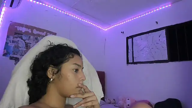 emily_stars1's Webcam Show