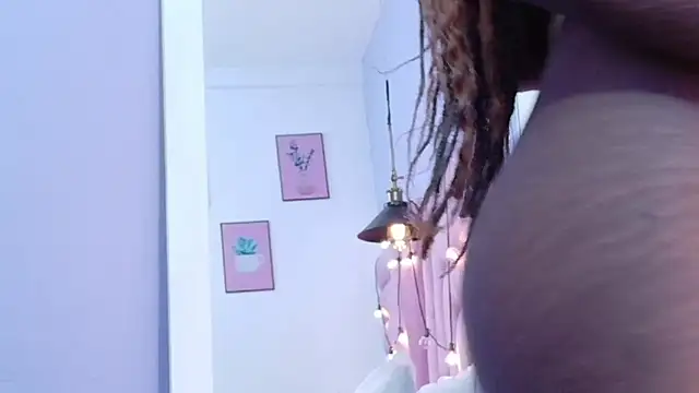 Pertunjukan Kamera Web EbonyCoWorker