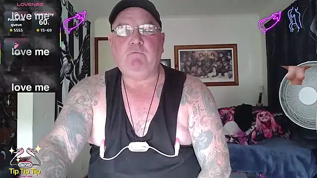 KINKYBLUEYES69 Show in webcam