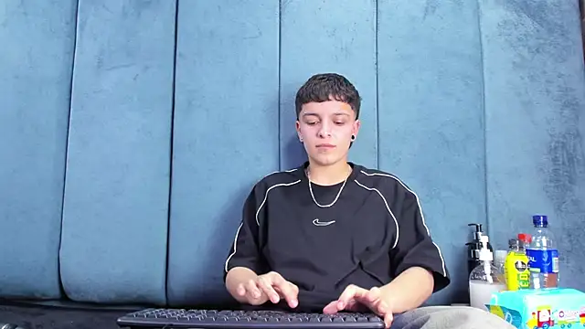 Megan_Thompson_ Live XXX-Chat