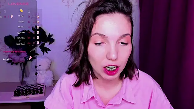 Chat +18 de KindHazelHere_ ao vivo