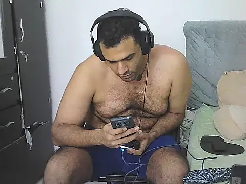 AlphaLatinoBear Webcam-Show