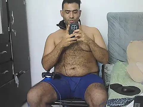 AlphaLatinoBear's Live XXX Chat