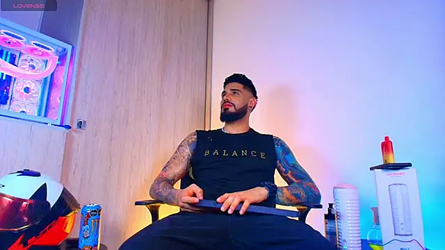 Asmodeus_bael_ élő XXX-chatje