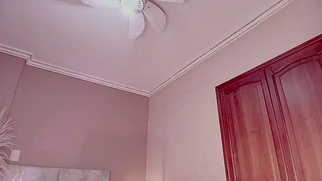 Chat XXX en directo de Zamira_Taylor