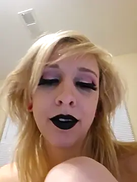 AmethystFoxx Show in webcam