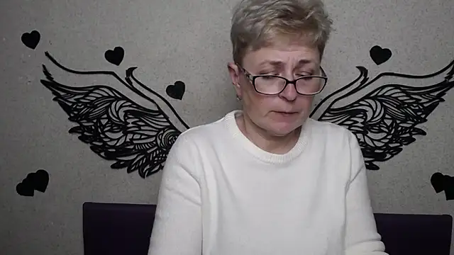 EmiliaGree Adlı Modelin Canlı XXX Sohbeti