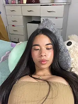 Milleradhara24 Adlı Modelin Canlı XXX Sohbeti