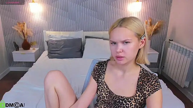 Ella-Ley: απευθείας συνομιλία ΧΧΧ