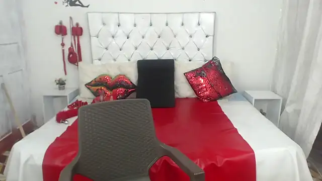 Sweetbigcatt Chat XXX live