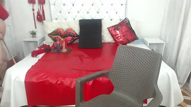 Sweetbigcatt's Live XXX Chat