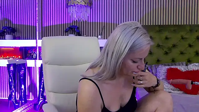 LadyTouch's Live XXX Chat