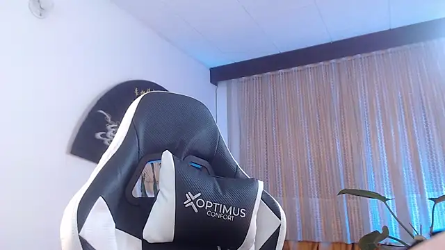 XXX chat uživo modela Ellyuwuw