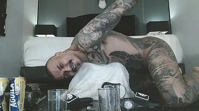 danilog515 élő XXX-chatje