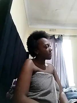 InnocentSlutXx's Live XXX Chat