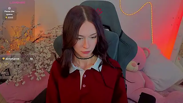 Adetta: онлайн-секс-чат