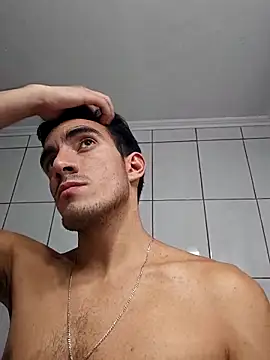 TommyMomentum: διαδικτυακό σόου στην κάμερα