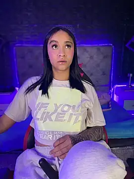 Isabella-Teen's Webcam Show