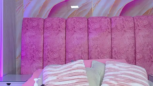 emmacurvy Chat XXX live