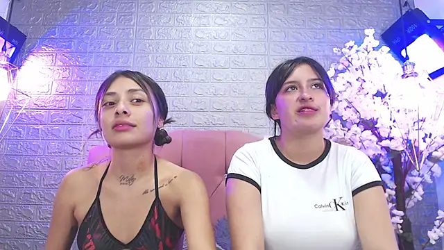 Chatroom XXX en direct de _lesbi_hard_69