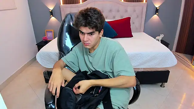 Chat XXX en directo de Tommy18__