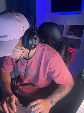 Chat +18 de AngelLatinBoy ao vivo