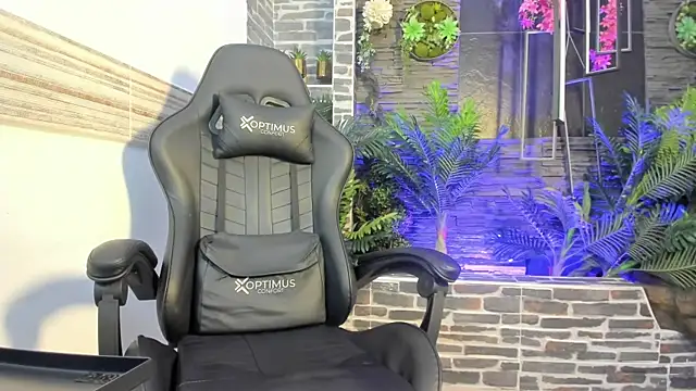 Rpoolrboy's Live XXX Chat