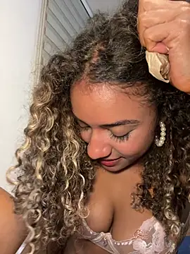 Belkaj Adlı Modelin Canlı XXX Sohbeti