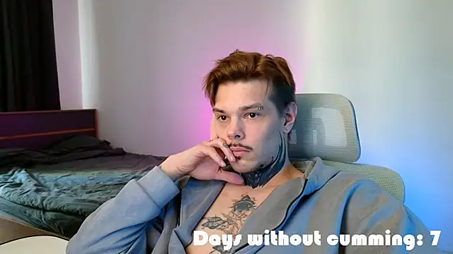 DENIS_HERE webkamerás műsora