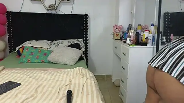 charlotte_077: онлайн-секс-чат