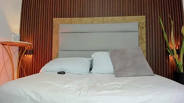 XXX chat uživo modela mia_watsonn_