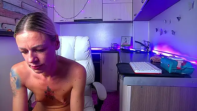 XXX chat uživo modela Skinny_Nally