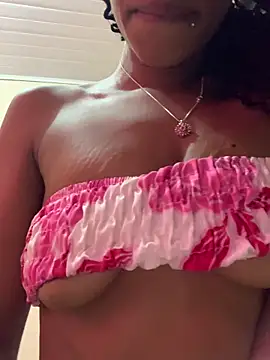 Cammgirlmii Adlı Modelin Canlı XXX Sohbeti