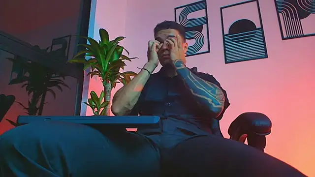 ALPHA_DOMINUS_ Adlı Modelin Canlı XXX Sohbeti