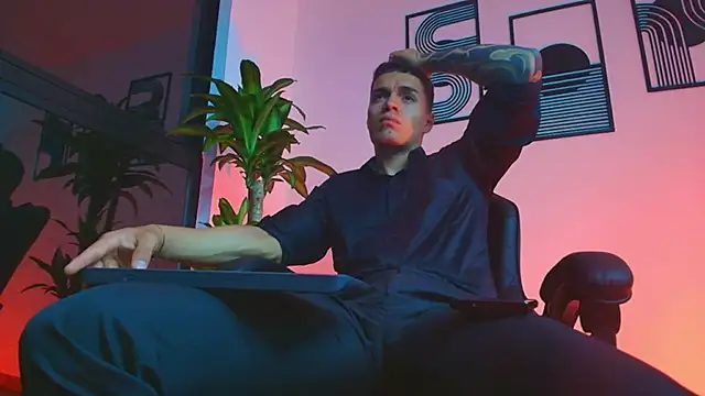 ALPHA_DOMINUS_ Adlı Modelin Canlı XXX Sohbeti