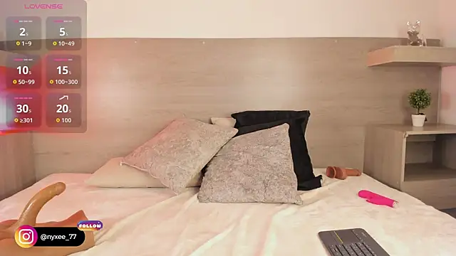 Chat XXX en directo de Nyxee_