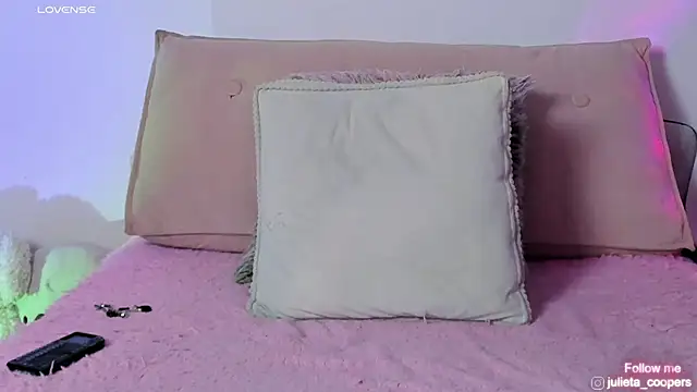 julieta_cooper20's Live XXX Chat