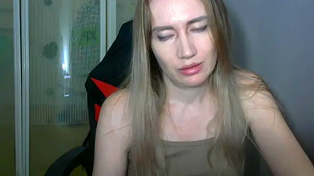 Chatroom XXX en direct de JessFoxxx