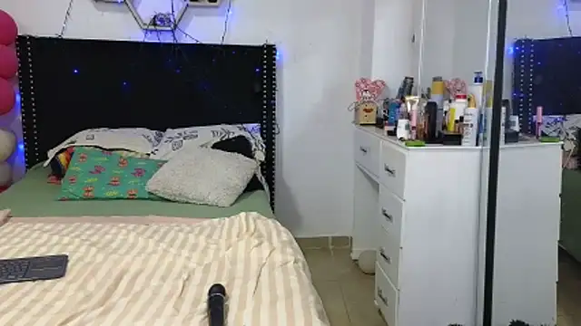 Czat XXX na żywo – charlotte_077