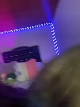 Terra_moonlight: διαδικτυακό σόου στην κάμερα